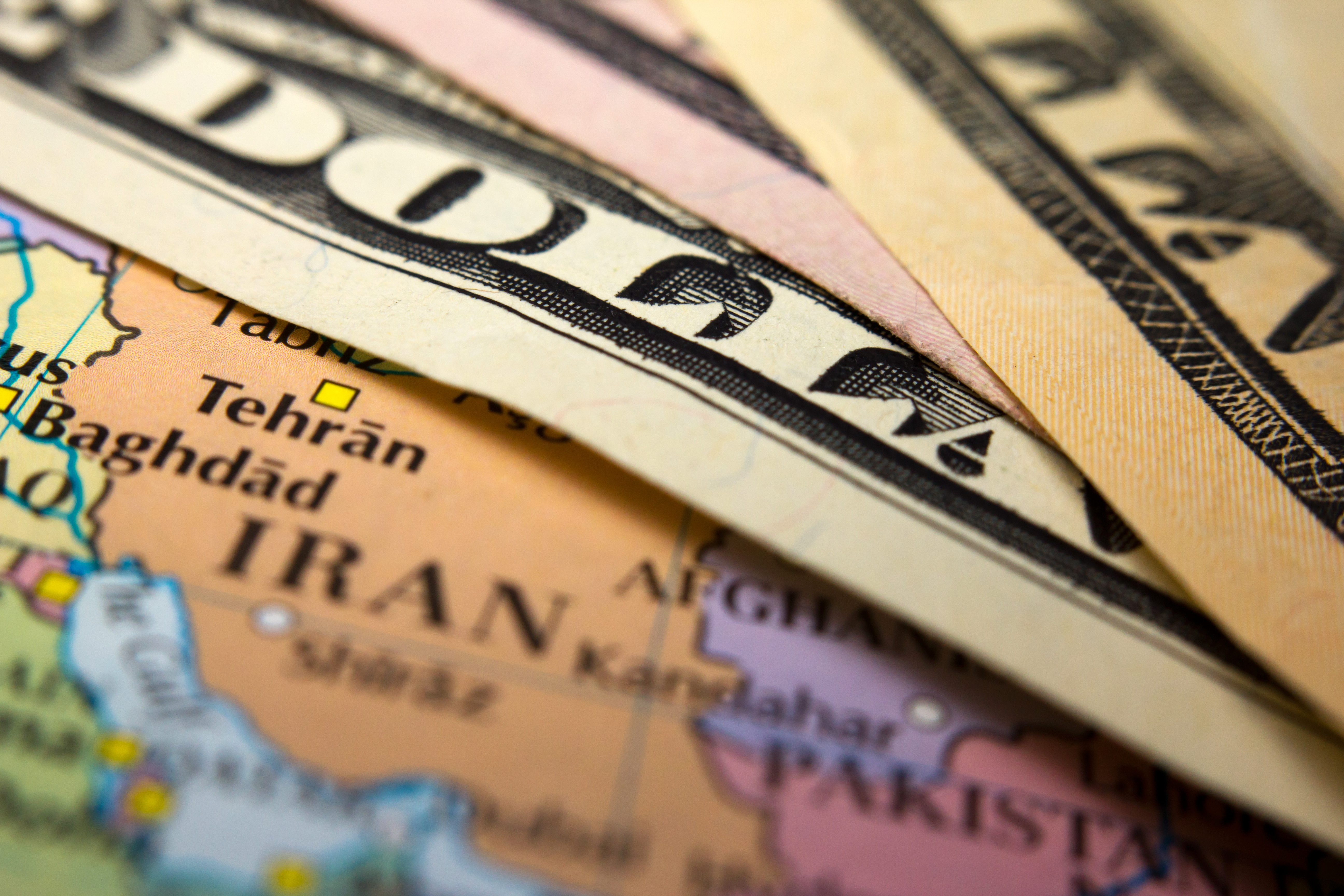 Iraqis banned from trading in US dollar