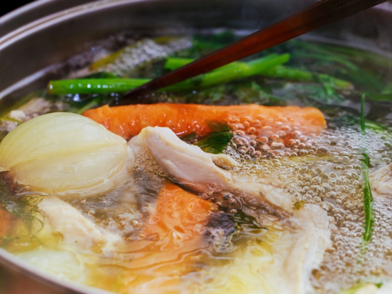 ثلاث وصفات لتحضير شوربة الدجاج