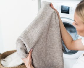 طرق تخزين الملابس الصوفية والعناية بها مع بدء الشتاء والأمطار