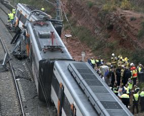 Commuter train hits construction crane near Cartagena in Spain
