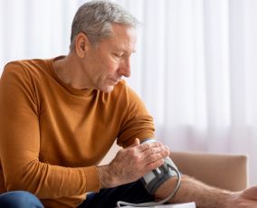 ماذا يحدث إذا نسي المريض تناول جرعة دواء الضغط أثناء الصيام؟