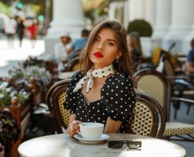 أفكار تنسيق قطعة بولكا دوت "Polka Dot" في ربيع وصيف 2026