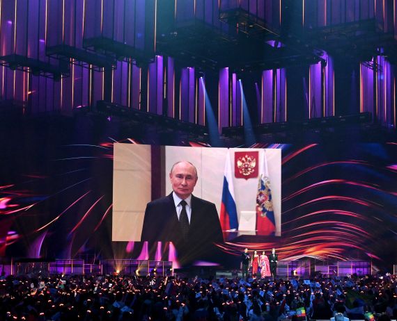 Putin offers arms control extension but warns west against all-out escalation