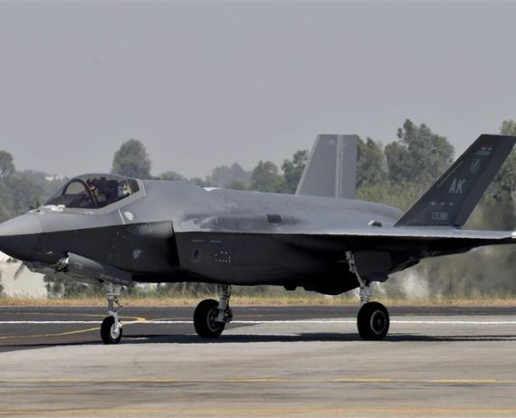 إصابة مقاتلة أميركية