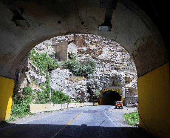 US-Israeli airstrikes hit Karaj bridge, expanding to civilian infrastructure 