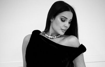 نادين نجيم تتألق بإطلالة سوداء في حفل مجوهرات مارلي بالرياض