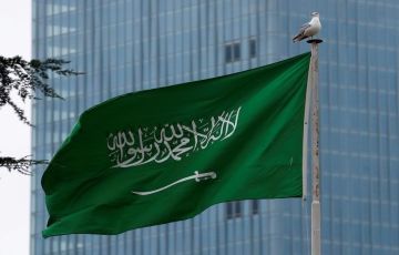 التحالف يعلن اعتراض صواريخ حوثية بالتزامن مع جدل حول استهداف مطار صنعاء.