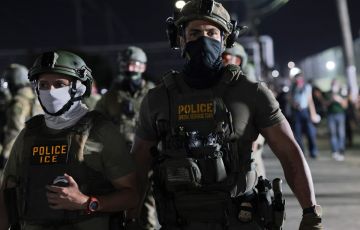 ICE agents