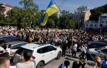 Protests in Kyiv over Defense Minister dismissal