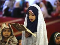 Iraqi children learn to read from the Koran at the shrine of the Sunni Sheikh Abdul Qadir al-Jilani in Baghdad on May 28, 2019, during the holy Muslim month of Ramadan.  AHMAD AL-RUBAYE / AFP