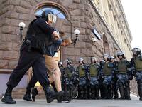 Riot police detain a protester during an unauthorised rally demanding independent and opposition candidates be allowed to run for office in local election in September, in downtown Moscow on July 27, 2019.  Kirill KUDRYAVTSEV / AFP