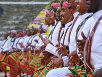 The flower men of the Habala Mountains are part of a tribal group that has lived in the area for more than 2,000 years  (vice.com)