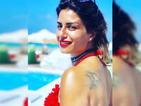 Menna enjoying her time by the pool side source @manoushafadali instagram