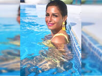 Menna enjoying her time by the pool side source @manoushafadali instagram