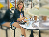 Menna dinning in Cannes Source @manoushafadali instagram