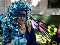 In Madrid, three protesters were arrested for "resistance and disobedience to authority", according to the national police, after several hundred people cut the traffic and participated in a sit-in protest. Meticulously dressed up to represent a range of natural disasters - "desertification", "floods", "fires" - nearly 200 young protesters gathered in front of the Ministry of Ecological Transition, where some of them set up tents with the intention to camp. OSCAR DEL POZO / AFP