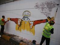 Iraqi protesters paint a mural at Baghdad's Tahrir square during ongoing anti-government demonstrations on November 2, 2019. Iraqi security forces clashed with anti-government protesters in the early hours of Saturday near the capital's Tahrir Square, leaving one demonstrator dead and dozens more wounded, medical sources said. AHMAD AL-RUBAYE / AFP
