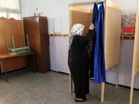 Algerians cast their votes during the presidential election on December 12, 2019 at a polling station in Algiers. Five candidates are running in Algeria's presidential election to replace ousted Algerian president Abdelaziz Bouteflika, the country's election authority said Saturday, amid widespread protests against the vote. STRINGER / AFP