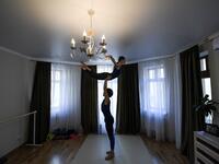 Bolshoi theatre leading soloist Igor Tsvirko and first soloist Margarita Shrainer attend a lesson in their apartment in Moscow on April 29, 2020 during a strict lockdown in Russia to stop the spread of the COVID-19 infection caused by the novel coronavirus. Kirill KUDRYAVTSEV / AFP