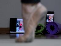 In the middle of their bedroom, Bolshoi ballet dancers Margarita Shrainer and Igor Tsvirko have placed a linoleum mat and a barre. Since the start of the lockdown, the couple, both soloists in the legendary troupe, have largely used their own initiative to keep up their dance skills at home. Kirill KUDRYAVTSEV / AFP