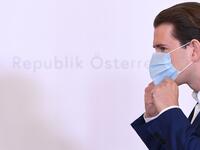 Sebastian Kurz, Austria's Chancellor and leader of Austria's People's party (OeVP), takes his face protection mask off as he arrives to give a press conference at the Chancellery in Vienna, amid the novel coronavirus / COVID-19 pandemic on May 25, 2020. HELMUT FOHRINGER / APA / AFP