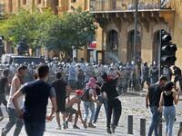 Lebanese protesters hurl rocks towards security forces during clashes in downtown Beirut on August 8, 2020, following a demonstration against a political leadership they blame for a monster explosion that killed more than 150 people and disfigured the capital Beirut. STR / AFP