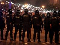 Opposition supporters protest after polls closed in Belarus' presidential election, in Minsk on August 9, 2020. Siarhei LESKIEC / AFP