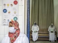 This picture taken during a government-guided tour on December 27, 2020 shows inmates, mask-clad due to the COVID-19 coronavirus pandemic, waiting at the outpatient clinic at al-Qanatir women's prison, at the tip of the Nile delta in Qalyoubiya province, about 30 kilometres north of Egypt's capital. Khaled DESOUKI / AFP
