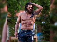 Can Yaman topless