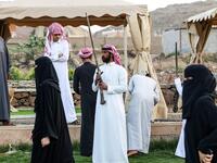 Taashir is a war dance performed in Taif