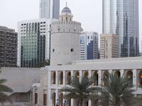 مهرجان الحصن في قصر الحصن الذي يعد أحد أكثر الفعاليات الثقافية السنوية شهرة في أبوظبي ويتضمن عروض أفلام وتجارب طهي وحرف يدوية، يبدأ في 25 نوفمبر إلى  4 ديسمبر بهدف الاحتفاء بالتراث والحرفية والفن في الإمارات؛ 15 درهمًا للأطفال من سن 5 إلى 12 عامًا و 30 درهمًا للبالغين.