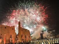بدأ ترميم طريق الكباش عام 2005 من أجل إزالة أطنان من الرمال والأتربة بعمق نحو ستة أمتار تحت سطح الأرض حيث عثر على نحو 1200 تمثال أعيد ترميم بعضها ونصْبه على جانبي الطريق.
