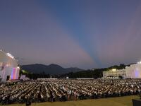 Venezuelan musicians form the world's largest orchestra