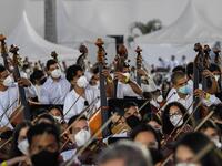 Venezuelan musicians form the world's largest orchestra