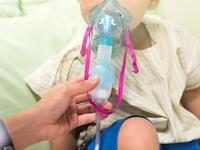 ما هو الفيروس المخلوي التنفسي؟ ولماذا يصيب الأطفال بشكل خاص؟