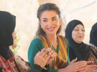 الملكة رانيا ترتدي الثوب الهرمزي في معان.. احتفاءٌ بالتراث الأردني الأصيل