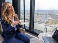 كيف أصبح الفتاة التي يتحدث عنها الجميع؟ كيف أصبح الفتاة التي يتحدث عنها الجميع؟