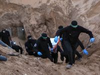 BASHAR TALEB / AFP Photo by BASHAR TALEB / AFP Hamas militants carry a body retrieved from a tunnel in an area north of Khan Yunis in the southern Gaza Strip on October 28, 2025. UN Authorization becomes focal point in talks over muslim-led Gaza stabilization force