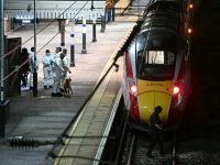 Police officers and a dog handler work on the platform alongside an LNER Azuma train at Huntingdon Station in Huntingdon, eastern England, on November 1, 2025, following a stabbing on a train. Photo by JUSTIN TALLIS / AFP England train