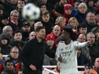 نجم ريال مدريد يهدد برفض التجديد إذا بقي تشابي ألونسو مدرباً