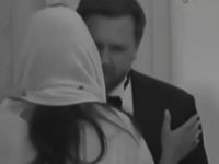 فانس يستأذن ريما بنت بندر قبل قبلة ترحيب دبلوماسية