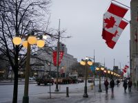 أمريكا تؤجل فرض الرسوم على السلع الكندية 