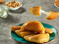 تفسير حلم أكل القطايف بالقشطة للعزباء