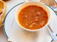 شوربة الطماطم والعدس الطازجة
