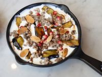 فتة المكدوس بدبس الرمان