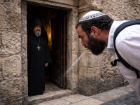 حين تتحول الإساءة إلى عادة: بصق أمام الأديرة في القدس