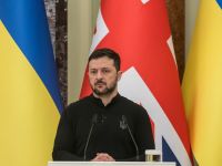 رئيس أوكرانيا فلوديمير زيلينسكي يحضر مؤتمرًا صحفيًا مشتركًا مع كير ستارمر، رئيس وزراء المملكة المتحدة، في كييف، أوكرانيا، في 16 يناير 2025.