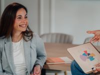 أفكار تنسيق البليزر بأسلوب أنيق ومريح للمرأة العاملة