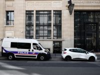 Paris police stop bomb attack outside bank of America