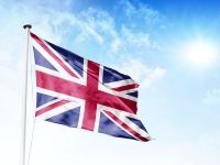 علم بريطانيا يرفرف